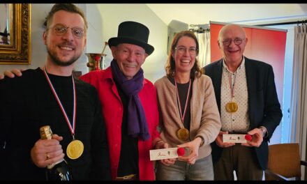 Lintje van Verdienste voor Bennie Wijnne en de Tandartsen Pauw en Co