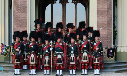 Pegasus pipes en drums live op de musikparade in Duitsland