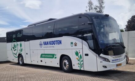 Eérste volledig Elektrische Touringcar voor Van Kooten Reizen
