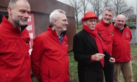 Roest Trein Blaast (weer) Stoom (af)