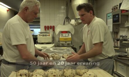 Ambachtelijk paasbrood van bakker E. de Vries Barneveld